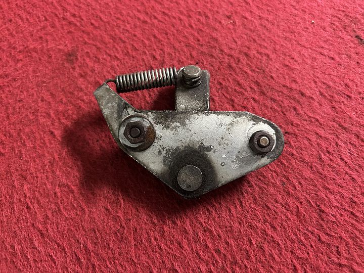 Alfa Romeo Giulietta / Giulia Spider motorkapslot (ontgrendeling) – Foto 2