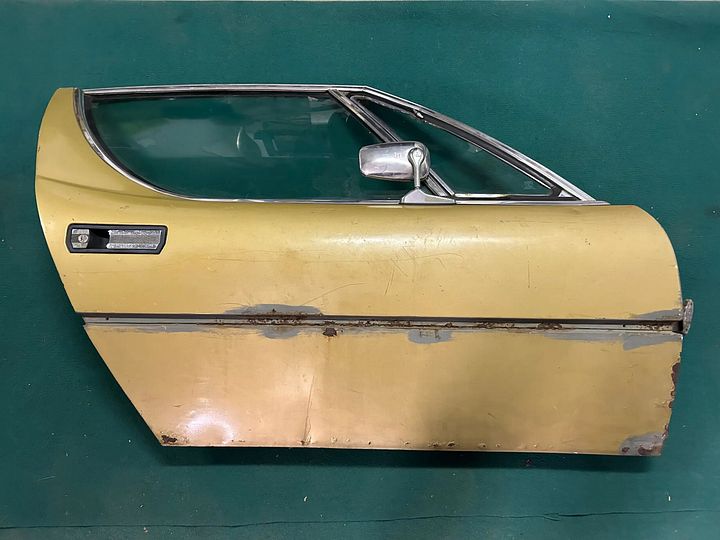 Alfa Romeo Montreal portier