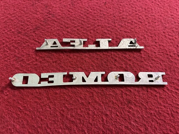 ”ALFA ROMEO” Montreal / Alfetta GTV embleem – Foto 2