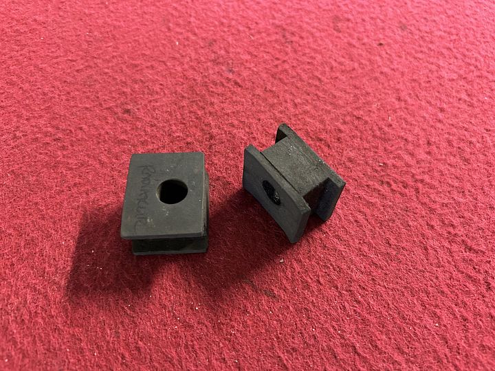 Aston Martin DB4 radiatorsteunrubber – Foto 2