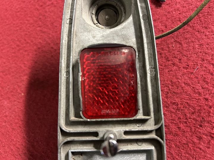 Aston Martin DB4 S1 achterlichthuis – Foto 3