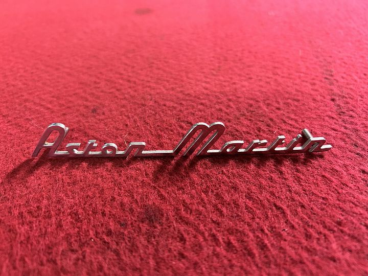 Aston Martin” DB4 GT Zagato dashboardembleem