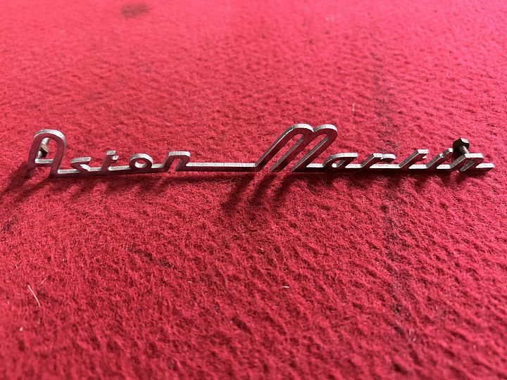 “Aston Martin” DB4 GT Zagato, embleem