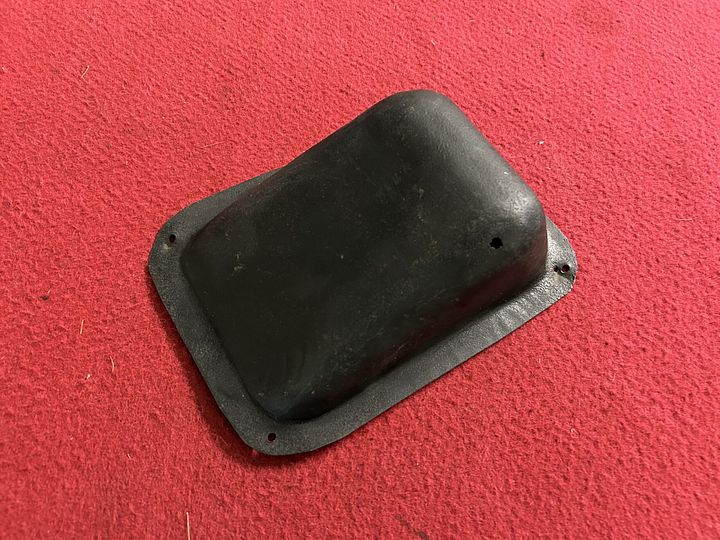 Ferrari 250 GTE 2+2 afdekplaat schokdemper, achter