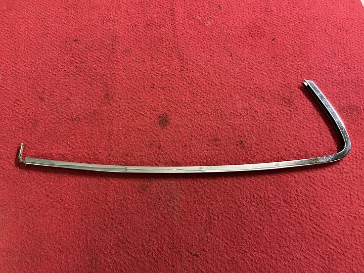 Ferrari 250 GTE chroomlijst achterportierraam – Foto 2