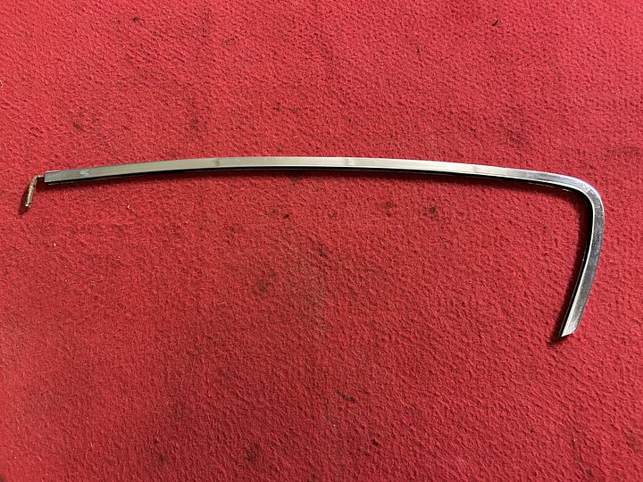 Ferrari 250 GTE chroomlijst achterportierraam
