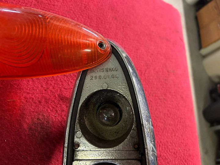 Ferrari 250 GTE achterlichteenheid – Foto 4