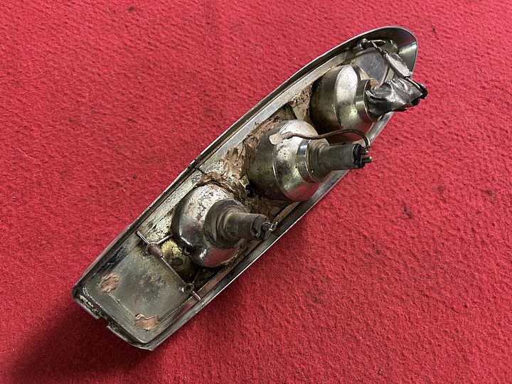 Ferrari 250 GTE achterlichteenheid – Foto 2