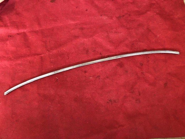 Ferrari 330 GT 2+2 achterruitlijst – Foto 5
