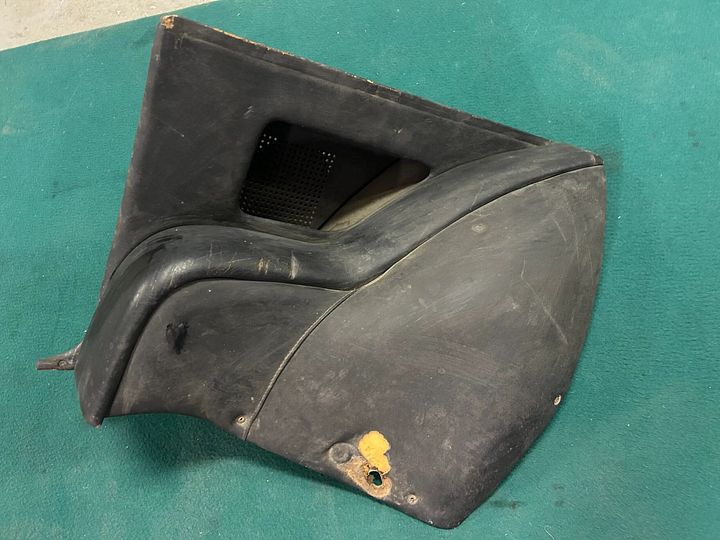 Ferrari 365 GT 2+2 binnenbekledingspaneel