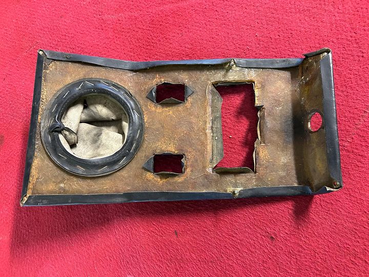 Ferrari 365 GT 2+2 tunnelconsole onderdeel – Foto 2