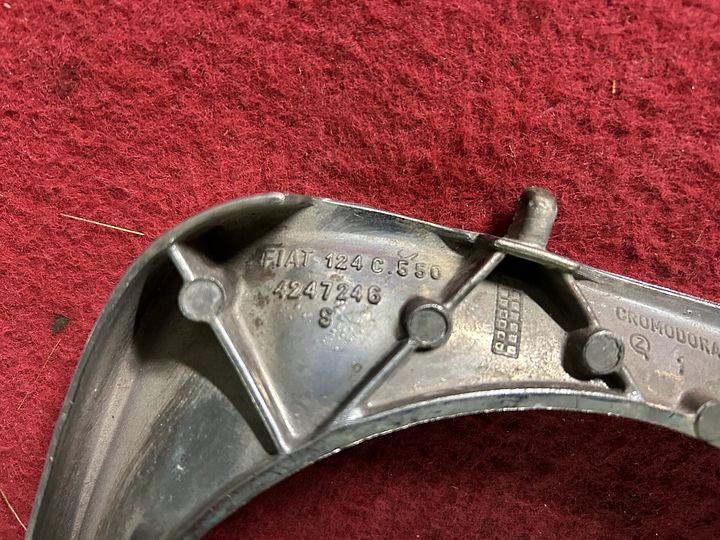Fiat 124 T Special koplampomranding – Foto 3