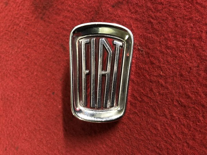 Fiat grille-embleem