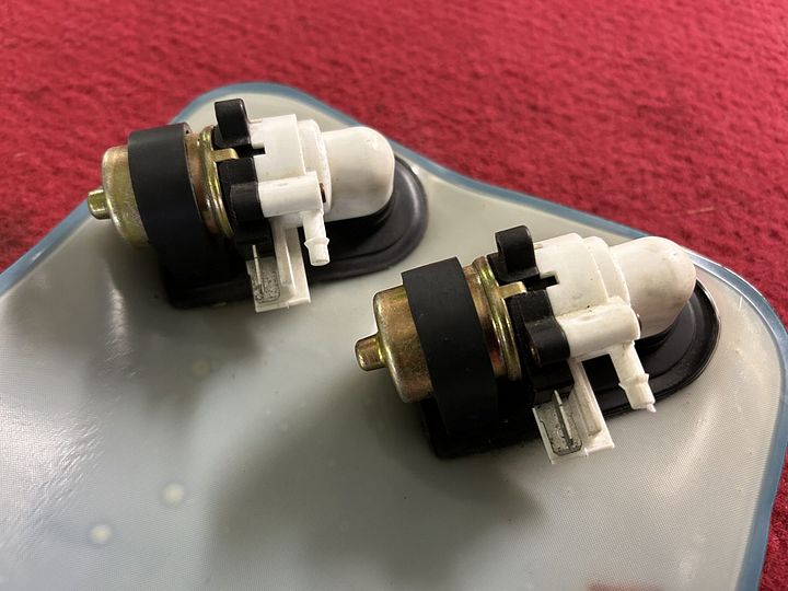 Fiat Uno ruitensproeierreservoir – Foto 3
