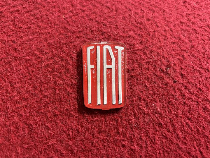 FIAT” 500L Cinquecento embleem