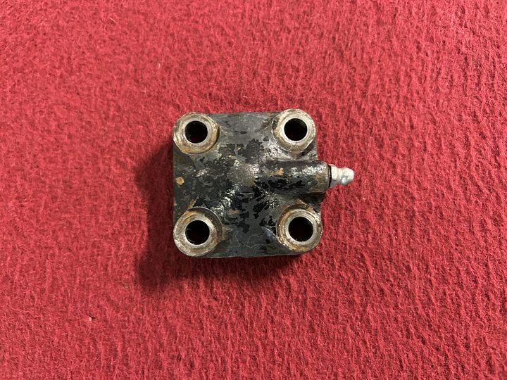 Iso Rivolta afdekkap onderste fuseekogel
