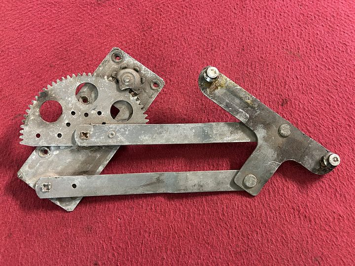Jaguar MK2 / Daimler achterportier raammechanisme – Foto 2