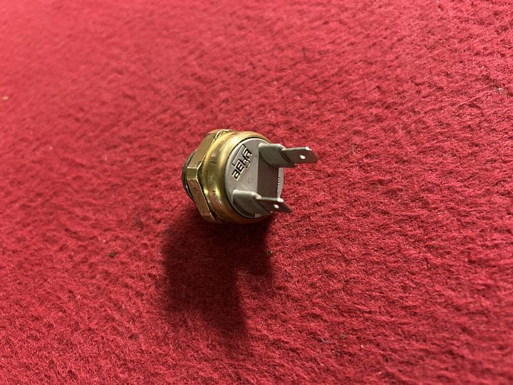 Lamborghini 350/400 koelwater ventilatorschakelaar – Foto 2