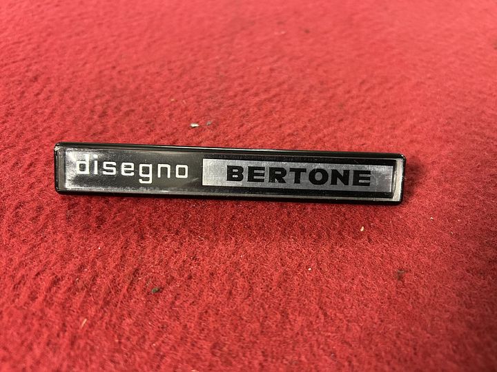 Lamborghini Countach / Ferrari 308 ”disegno BERTONE” embleem