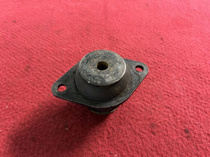 Lamborghini Miura engine mount – Photo 2