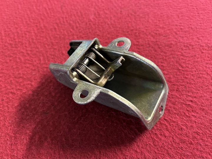 Lancia Beta Coupe kofferbakslot mechanisme hendelhuis – Foto 2