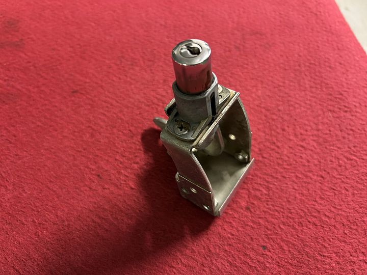 Lancia Flavia Berlina kofferdekselhaak – Foto 3