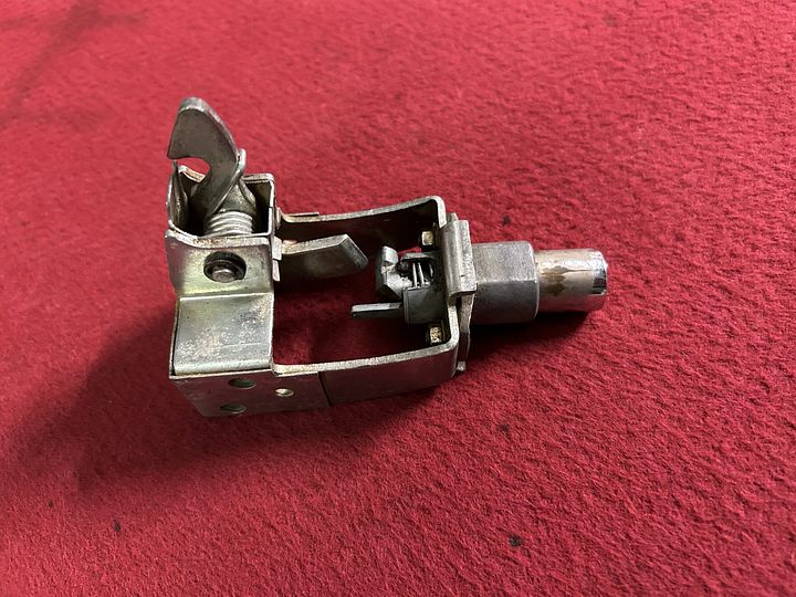 Lancia Flavia Berlina kofferdekselhaak