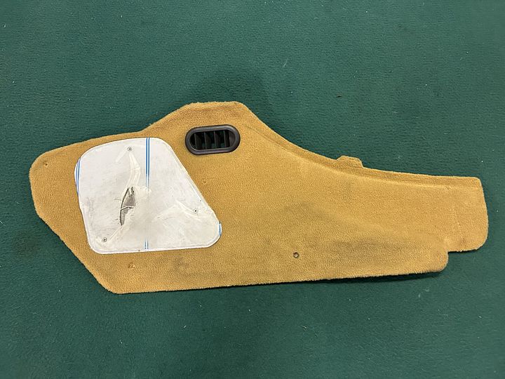 Maserati 4200 GT sierrand tapijt middenconsole links – Foto 2