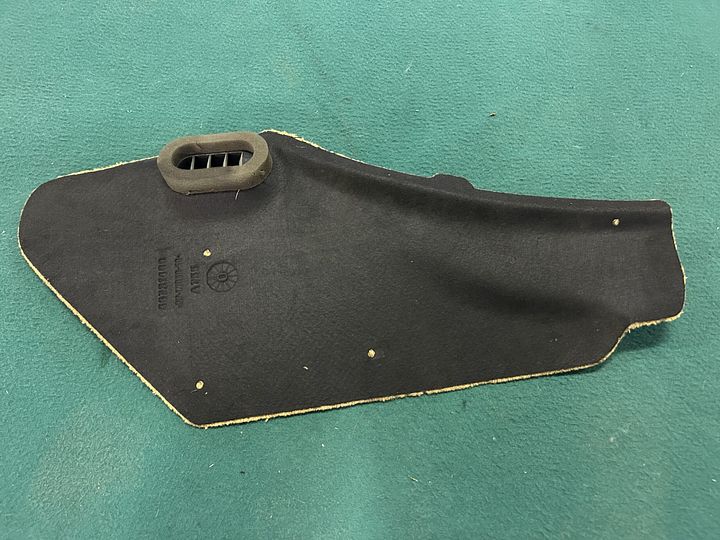 Maserati 4200 GT sierrand tapijt middenconsole rechts – Foto 2