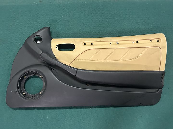 Maserati 4200 GT Spider portierbekleding rechts