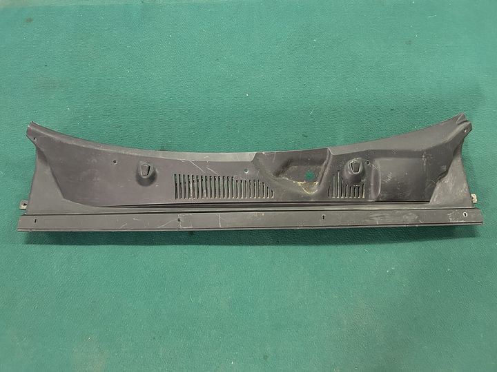 Maserati 4200 GT Spider voorruitwisser sierlijst