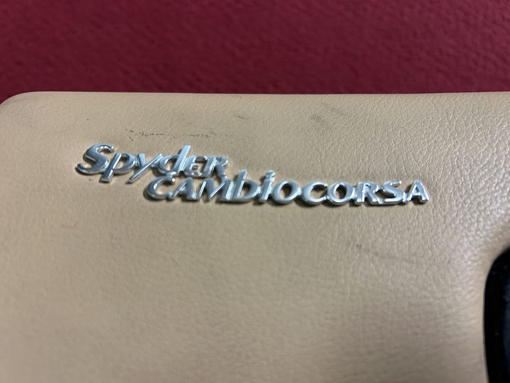 Maserati 4200 GT Spider handschoenenkastje – Foto 5