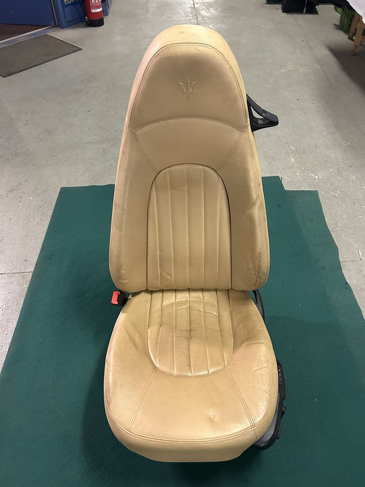 Maserati 4200 GT Spider stoel links