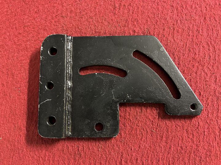 Maserati Ghibli power steering pump mounting bracket – Photo 2