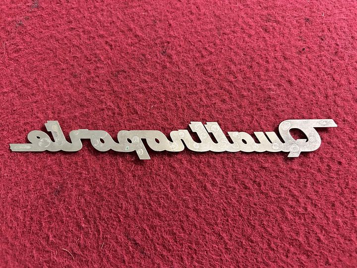 Maserati ”Quattroporte” embleem – Foto 2