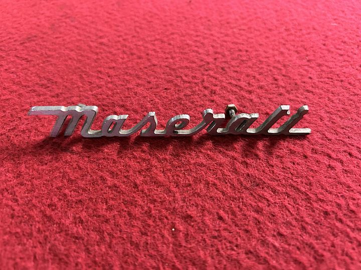 ”Maserati” embleem