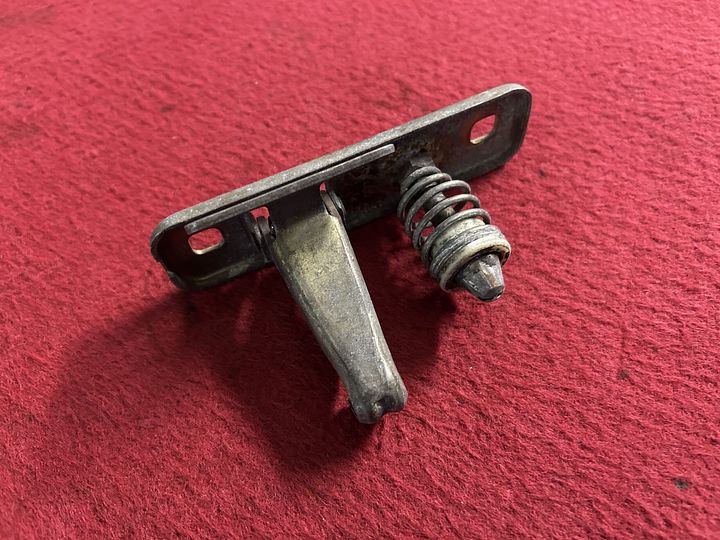 Porsche 944 motorkapslot – Foto 2