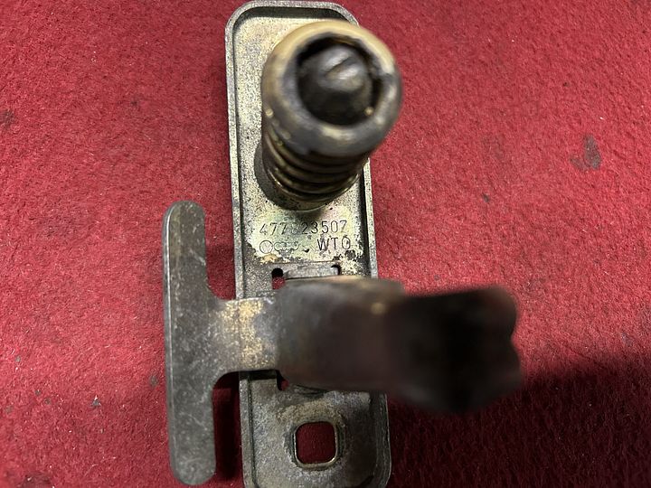 Porsche 944 motorkapslot boven – Foto 3