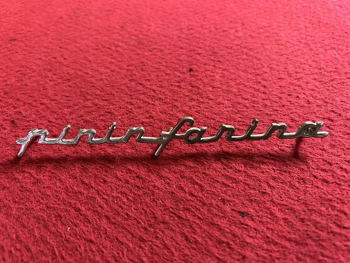 ”pininfarina” embleem