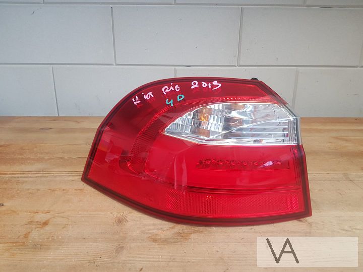 Kia Rio 2012 - 2016 achterlicht links LED nette staat €100 – Foto 2