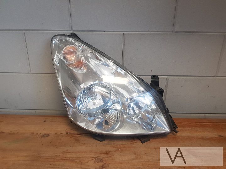 Toyota Corolla verso 2005 - 2008 koplamp rechts nette staat