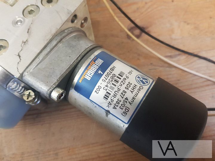 VW Phaeton achterklep sluitmotor pomp 3D5827383A €75 02 - 11 – Foto 2
