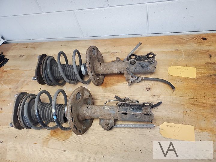 Toyota Auris 2012 -2018 veerpoot schokdemper RECHTS voor €40 – Foto 2