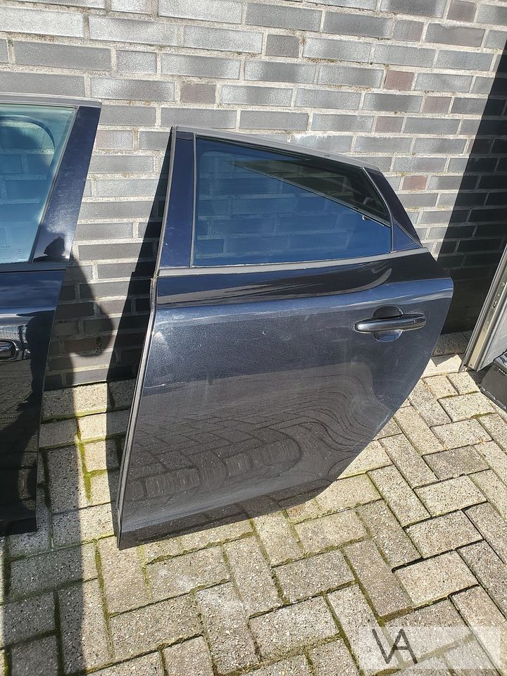 Volvo V40 2012-2019 deur portier links achter zwart 452 €100