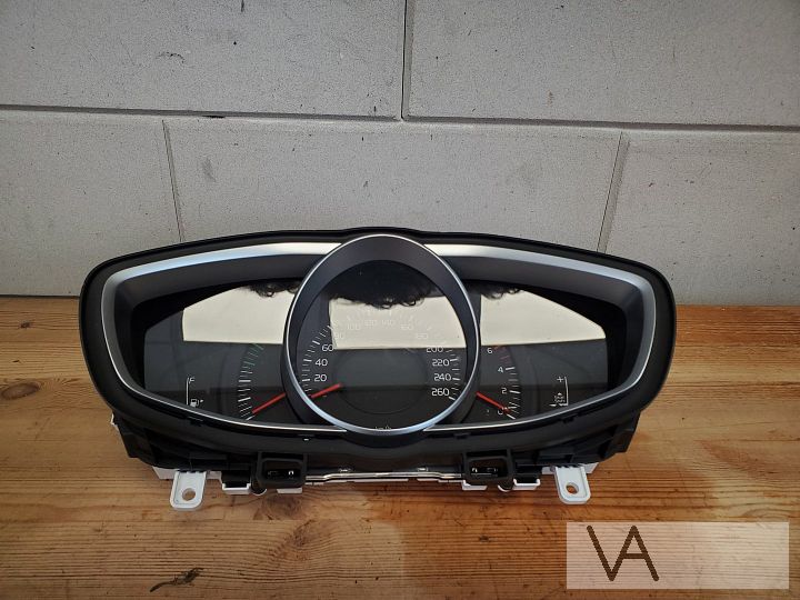 Volvo V40 2012 - 2015 tellerklok cockpit 31394171 diesel €50