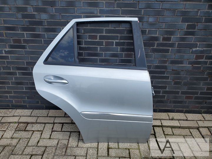 Mercedes ML W164 2005 - 2012 deur portier rechts achter €100