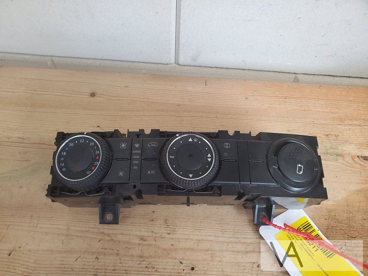 Mercedes Sprinter W906 kachelpaneel airco a9069063000kz €50