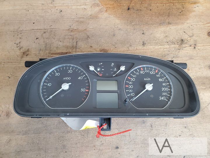 Renault Laguna 2 2000 - 2007 diesel tellerklok cockpit €30