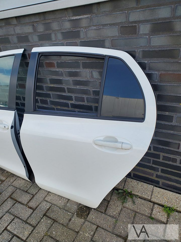 Toyota Yaris 2 2005 -2013 deur portier links achter wit €150 – Foto 2