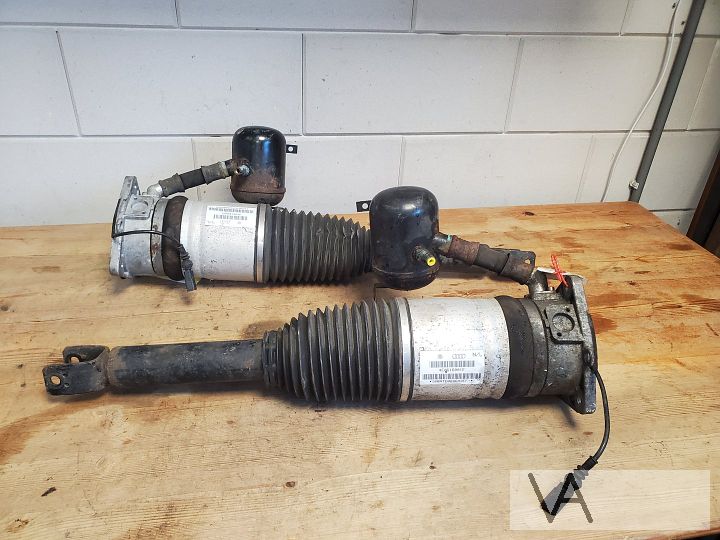 Audi A8 2002 - 2009 veerpoot rechts achter 4e0616002e €75